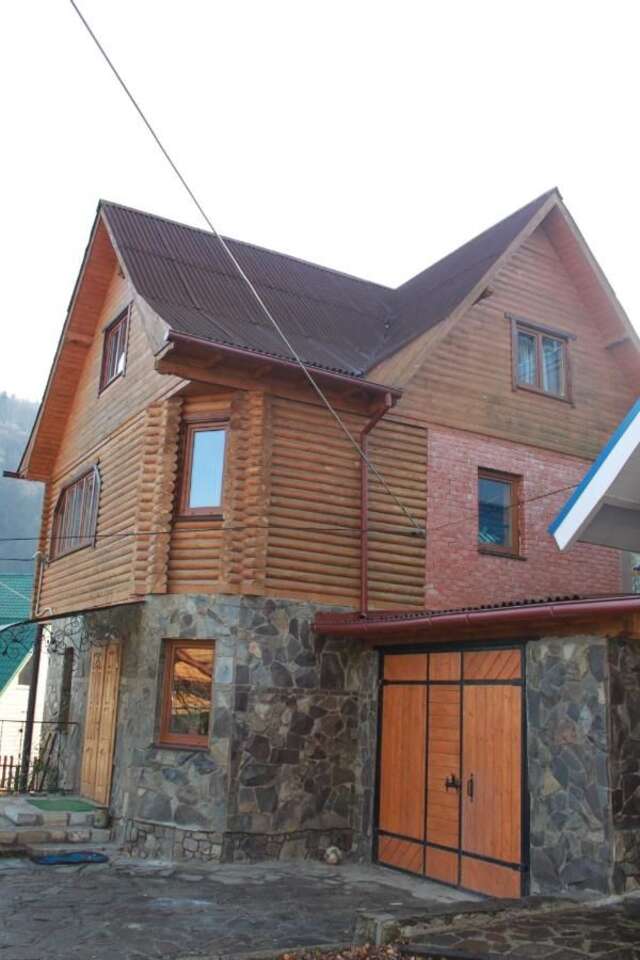 Загородные дома Cottage u Romana Яремче-3